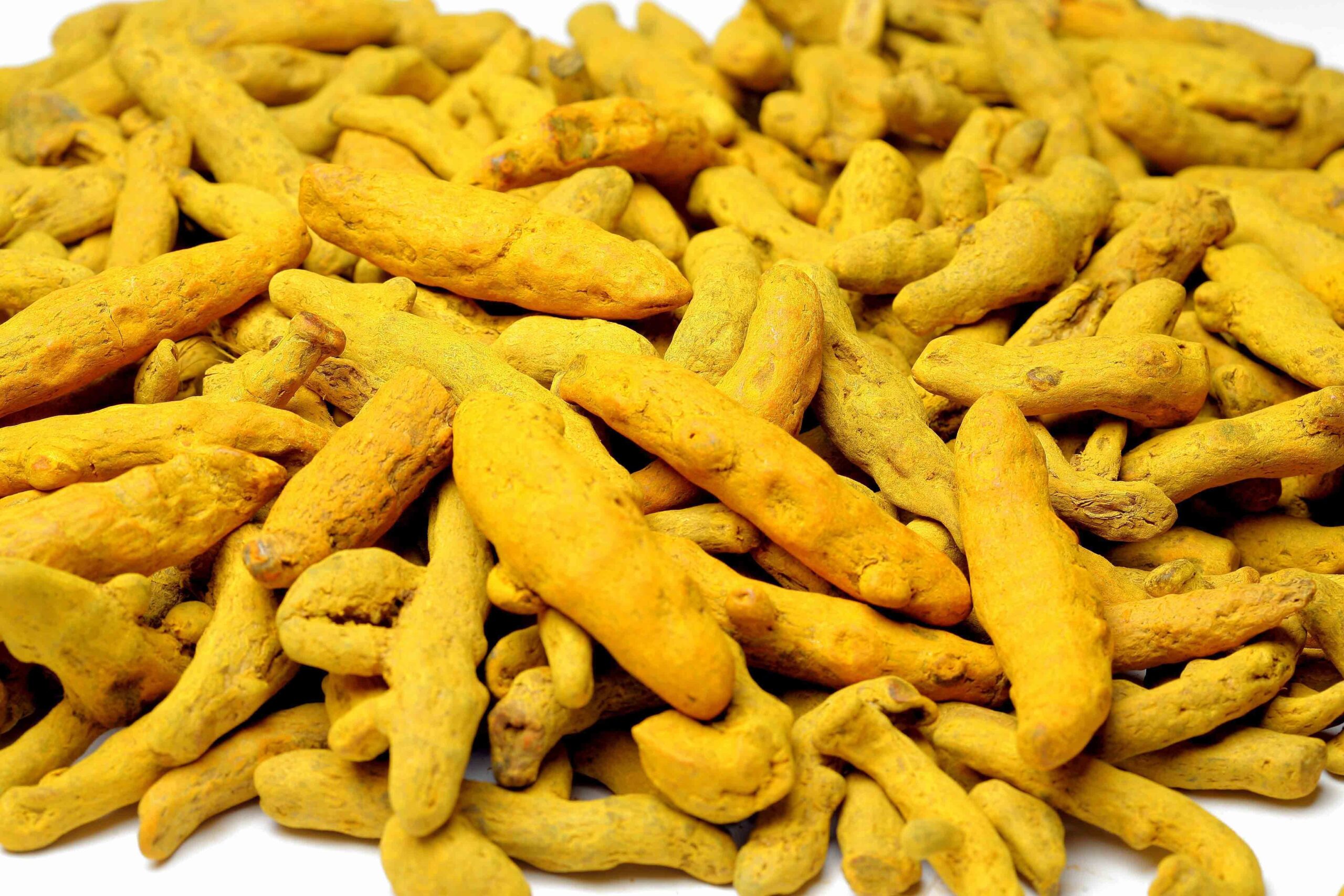 turmeric-fingers